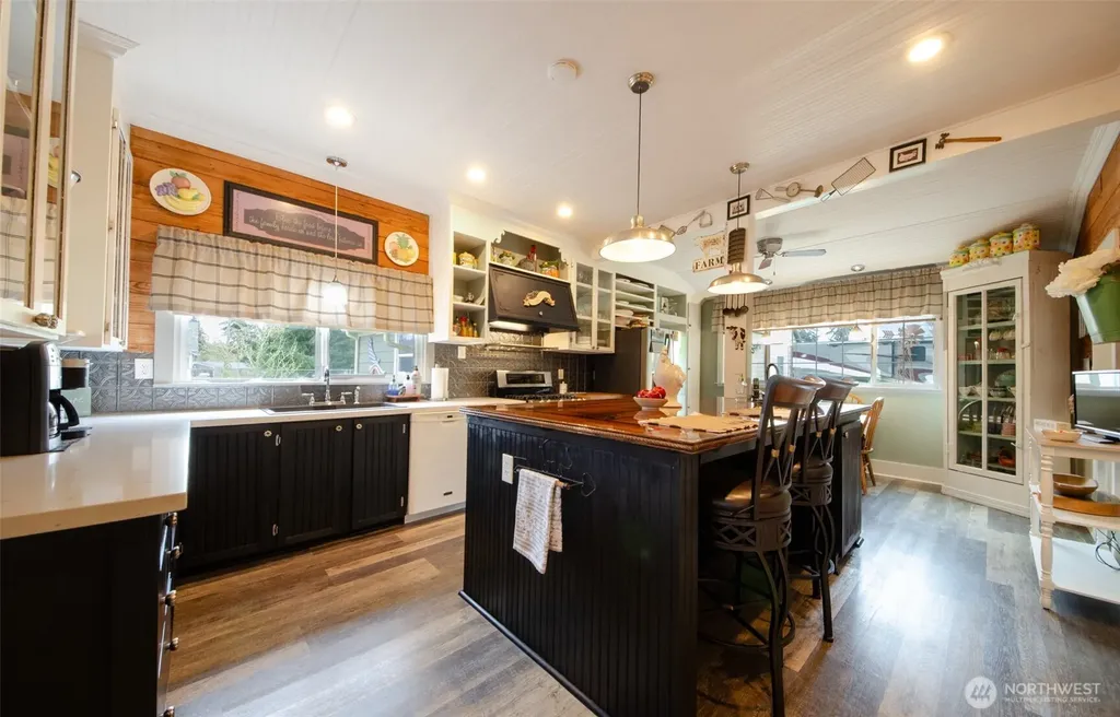 204 W Harris Avenue Oakville WA 98568