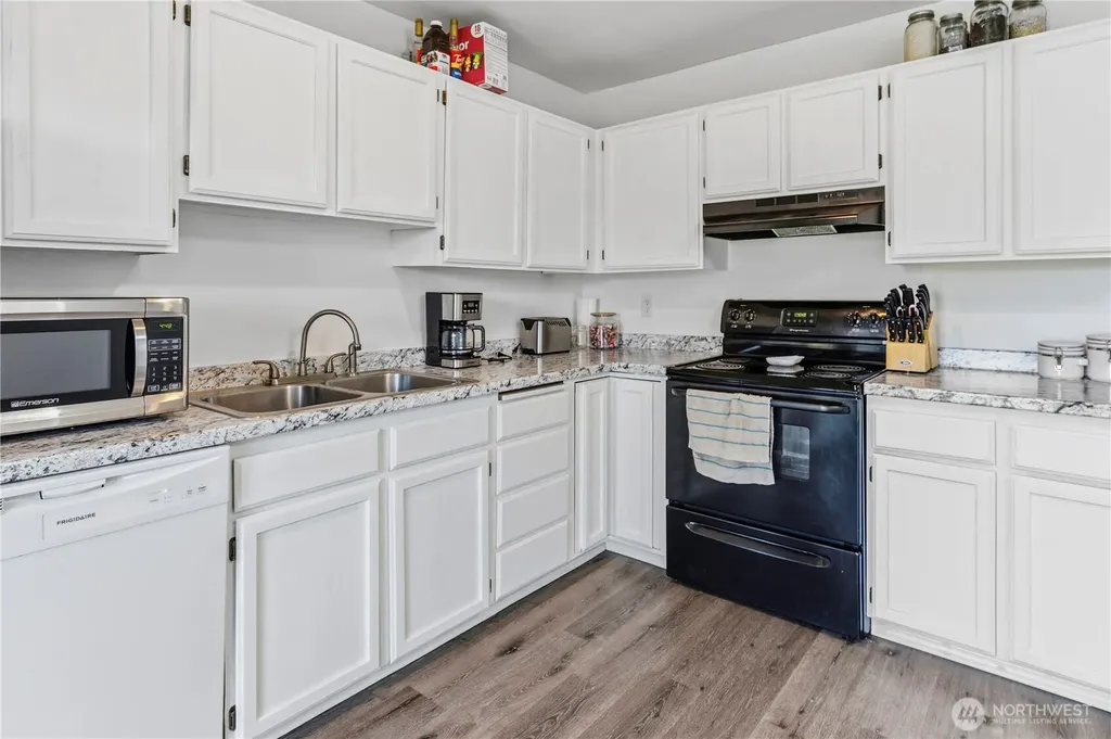 6505 Stewart Avenue E Puyallup WA 98371