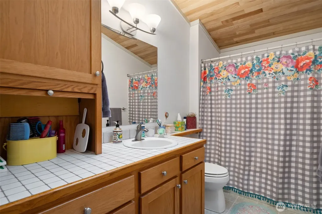 662 E Portage Road Shelton WA 98584