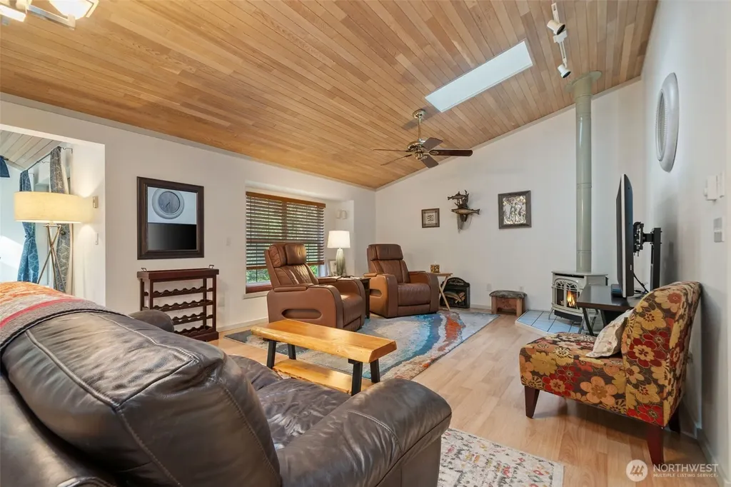 662 E Portage Road Shelton WA 98584
