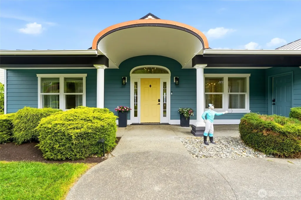 838 Gladstone Drive Camano Island WA 98282