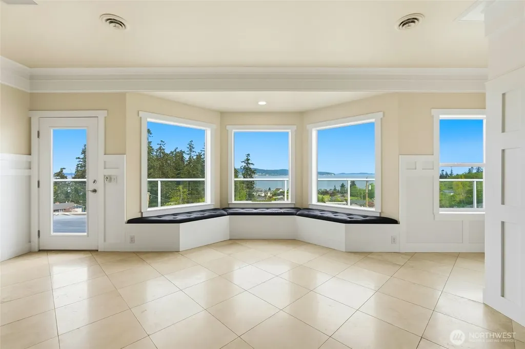 838 Gladstone Drive Camano Island WA 98282