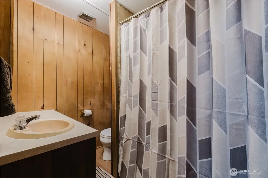 20 NE Lake Place Tahuya WA 98588