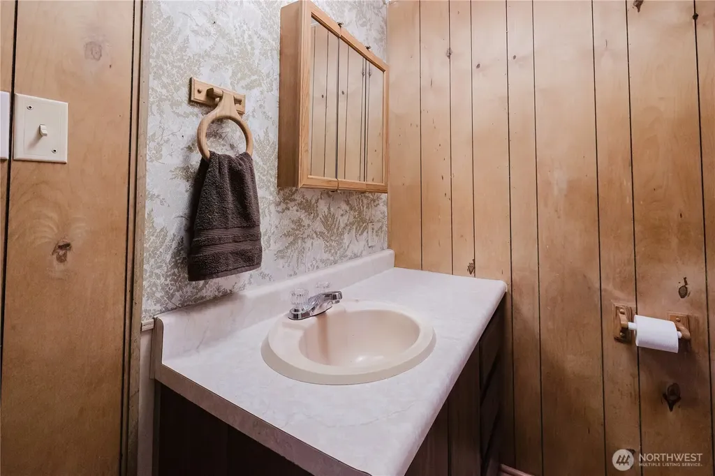 20 NE Lake Place Tahuya WA 98588