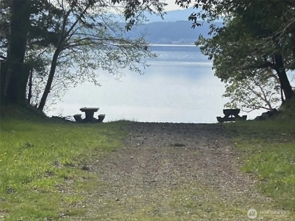 20 NE Lake Place Tahuya WA 98588