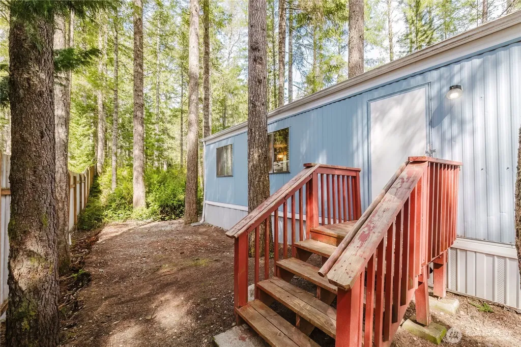 20 NE Lake Place Tahuya WA 98588