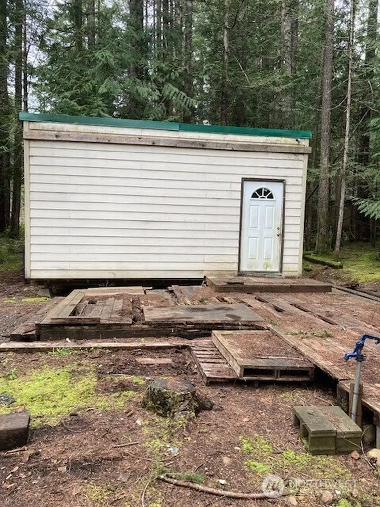 101 N Mt. Jupiter Drive Hoodsport WA 98548