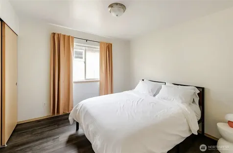 10047 17th Avenue SW Seattle WA 98146