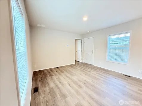 2322 Tacoma Road E Puyallup WA 98371