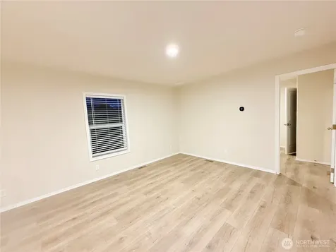 2322 Tacoma Road E Puyallup WA 98371