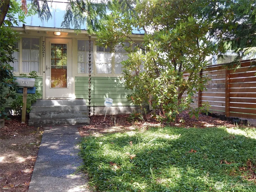 7321 35th Avenue SW Seattle WA 98126