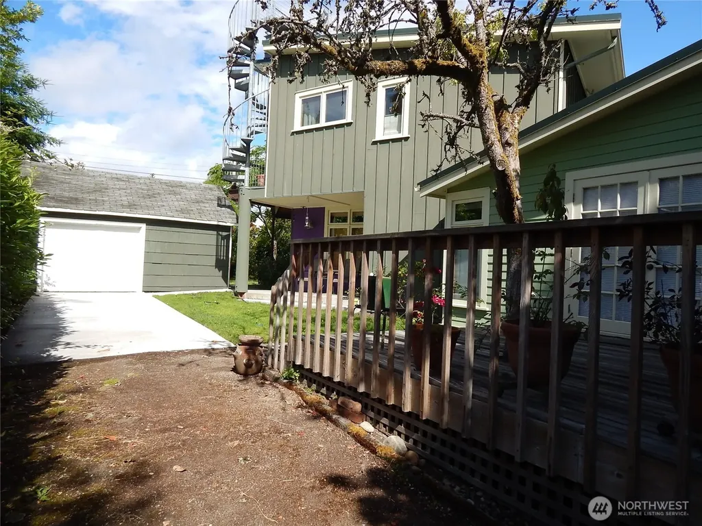 7321 35th Avenue SW Seattle WA 98126