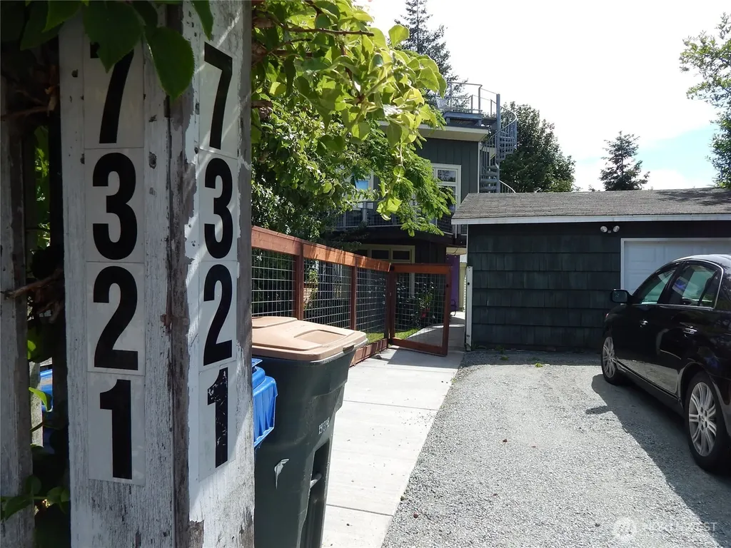 7321 35th Avenue SW Seattle WA 98126