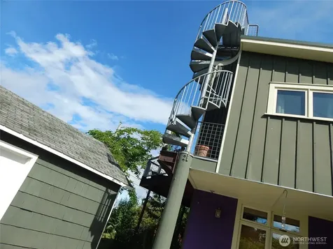 7321 35th Avenue SW Seattle WA 98126