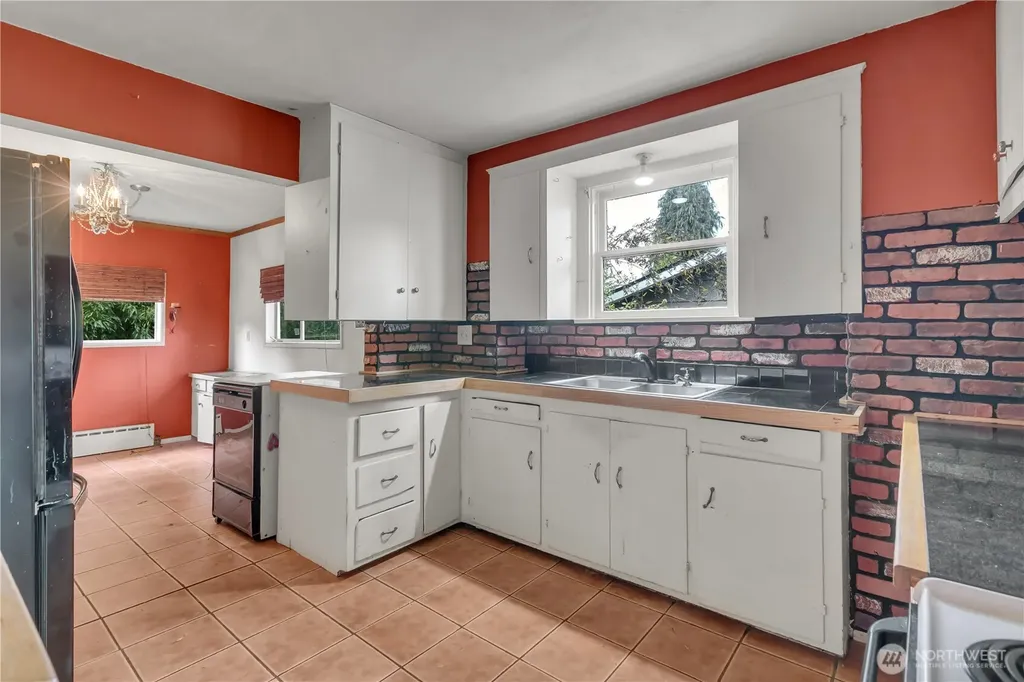4319 SW Mills Street Seattle WA 98136