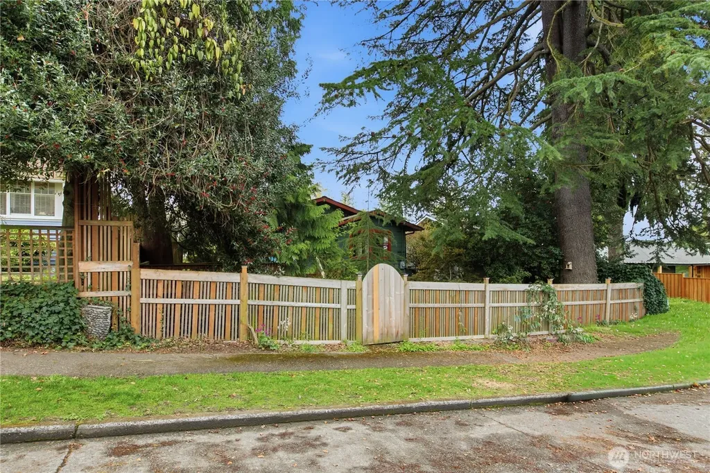 4319 SW Mills Street Seattle WA 98136