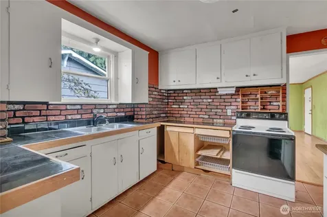 4319 SW Mills Street Seattle WA 98136