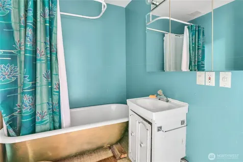 4319 SW Mills Street Seattle WA 98136