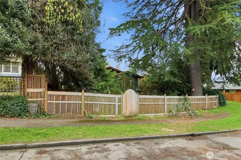 4319 SW Mills Street Seattle WA 98136