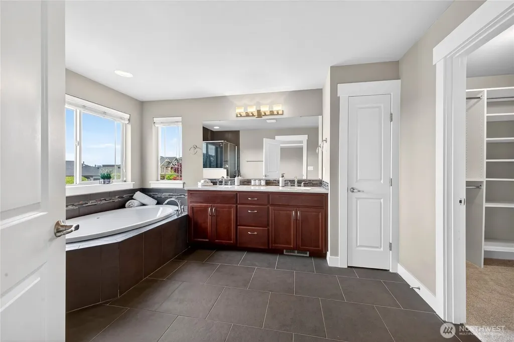 8119 172nd Avenue E Sumner WA 98390
