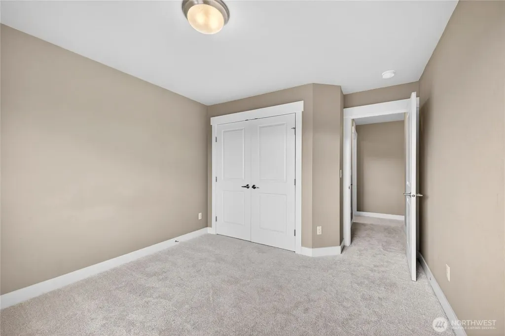 8119 172nd Avenue E Sumner WA 98390
