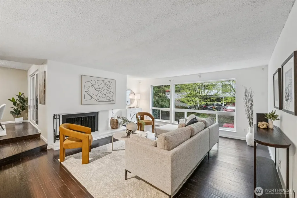 2500 W Manor Place Seattle WA 98199