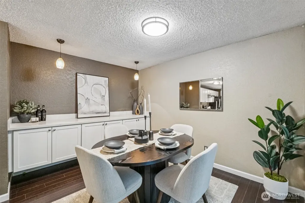 2500 W Manor Place Seattle WA 98199