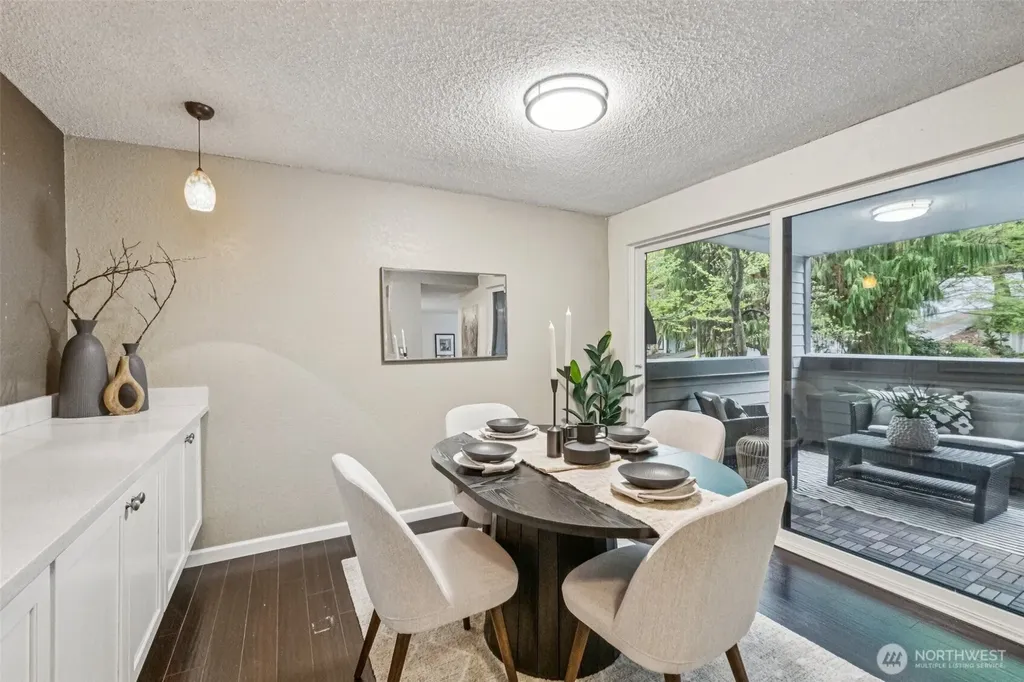 2500 W Manor Place Seattle WA 98199