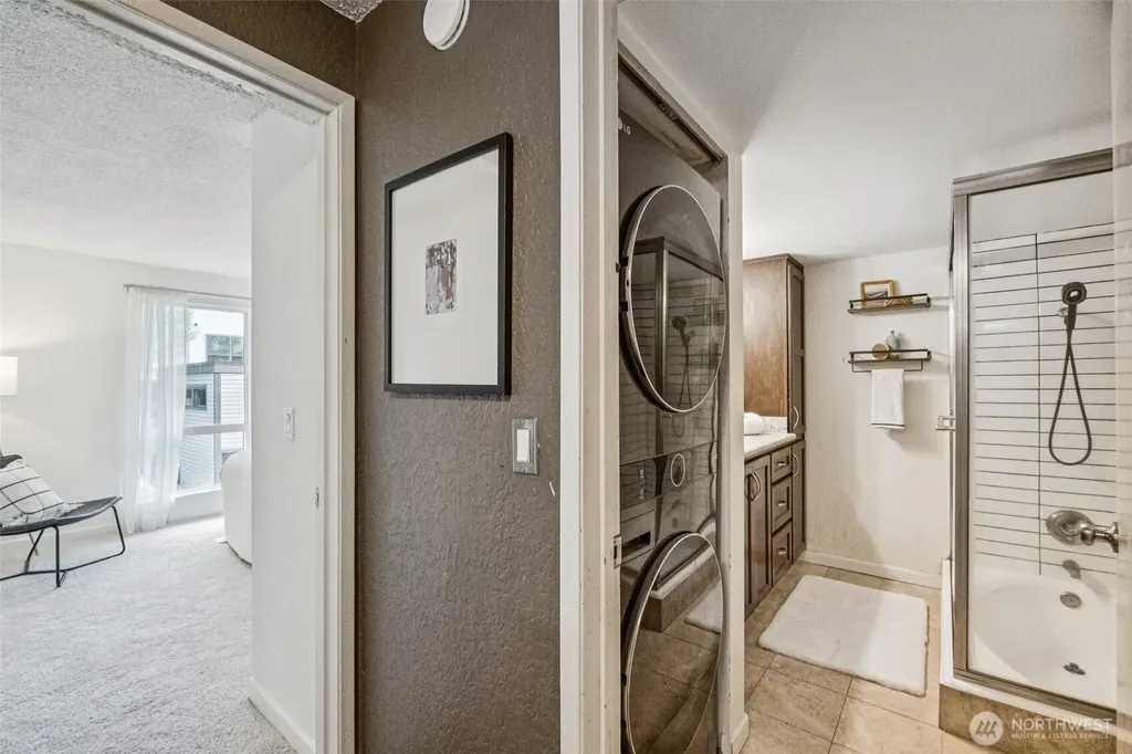 2500 W Manor Place Seattle WA 98199