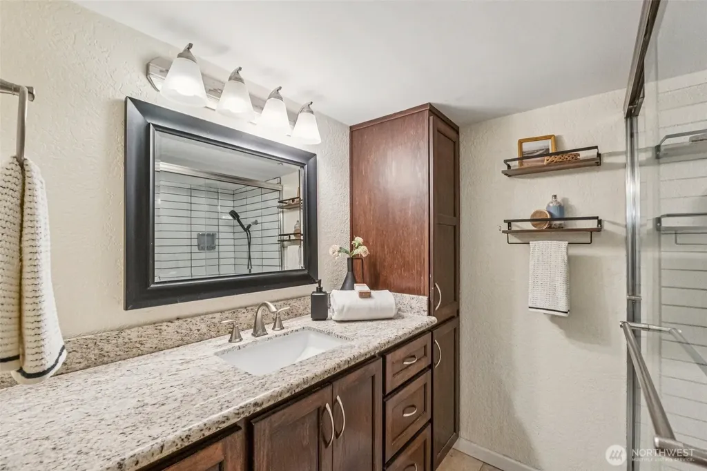 2500 W Manor Place Seattle WA 98199
