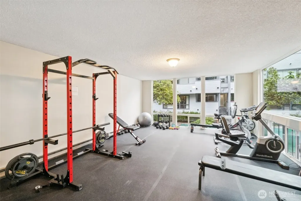 2500 W Manor Place Seattle WA 98199