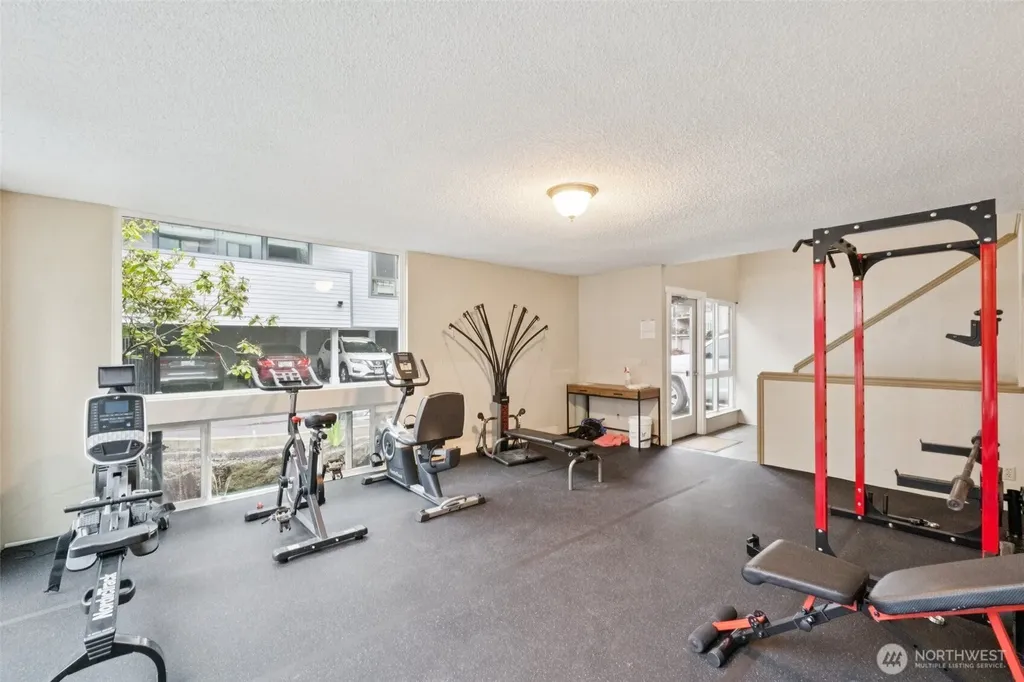 2500 W Manor Place Seattle WA 98199