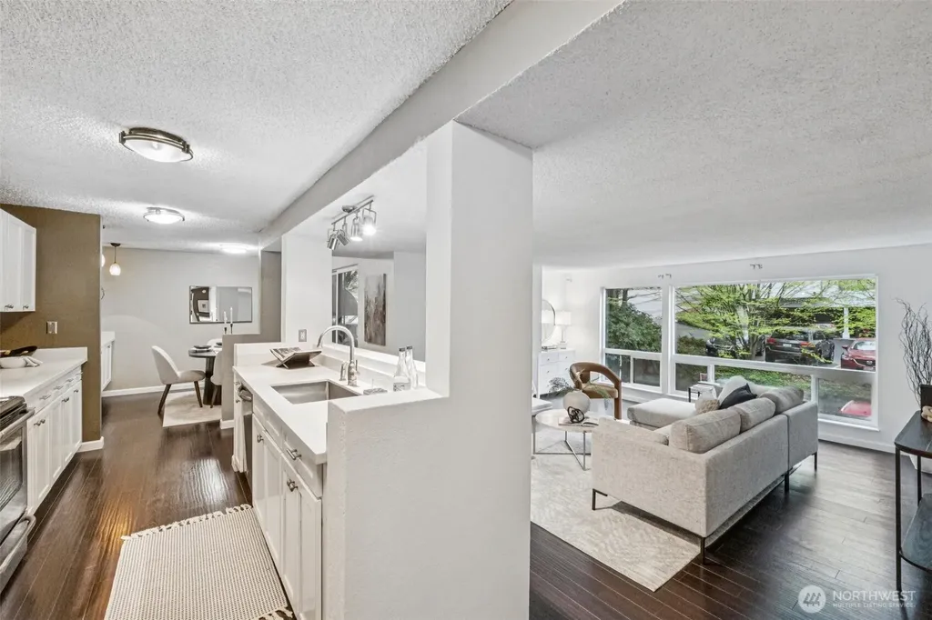 2500 W Manor Place Seattle WA 98199