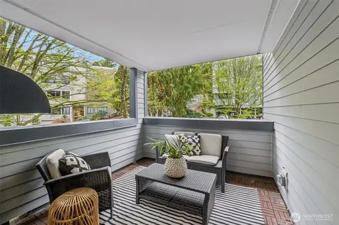 2500 W Manor Place Seattle WA 98199