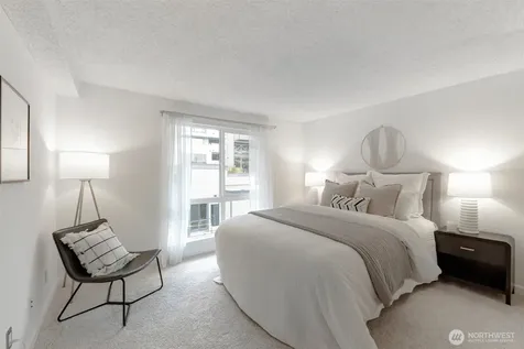 2500 W Manor Place Seattle WA 98199
