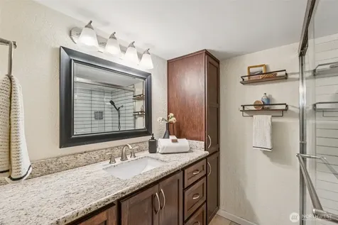 2500 W Manor Place Seattle WA 98199