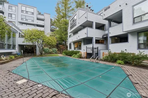 2500 W Manor Place Seattle WA 98199