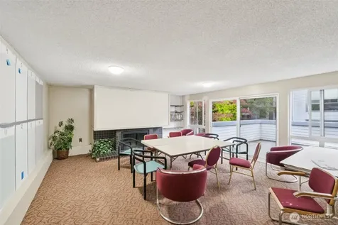 2500 W Manor Place Seattle WA 98199