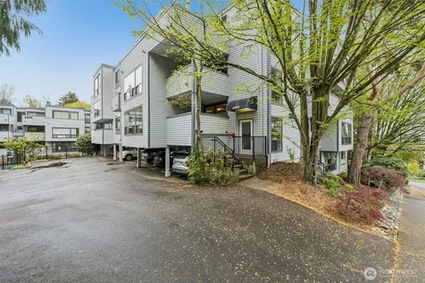 2500 W Manor Place Seattle WA 98199