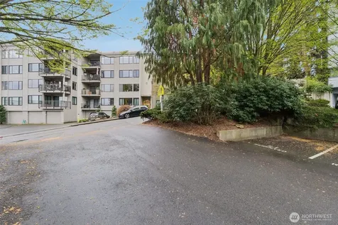 2500 W Manor Place Seattle WA 98199