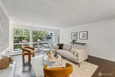2500 W Manor Place Seattle WA 98199