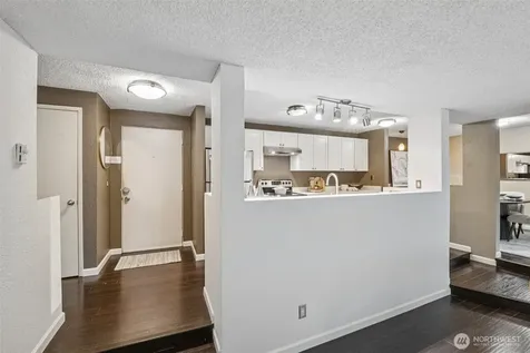 2500 W Manor Place Seattle WA 98199