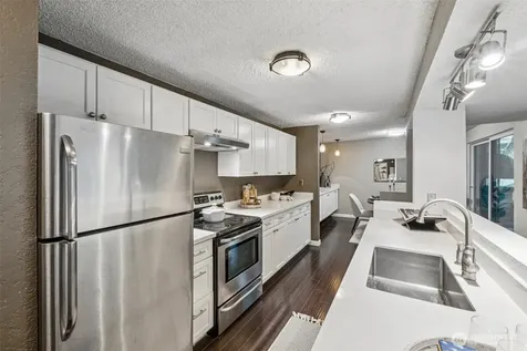 2500 W Manor Place Seattle WA 98199