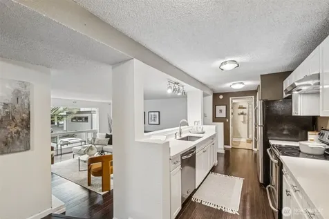 2500 W Manor Place Seattle WA 98199