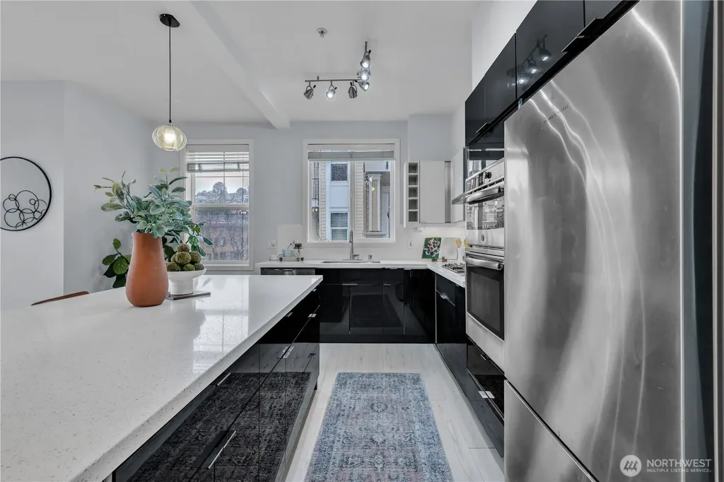 530 4th Avenue W Seattle WA 98119