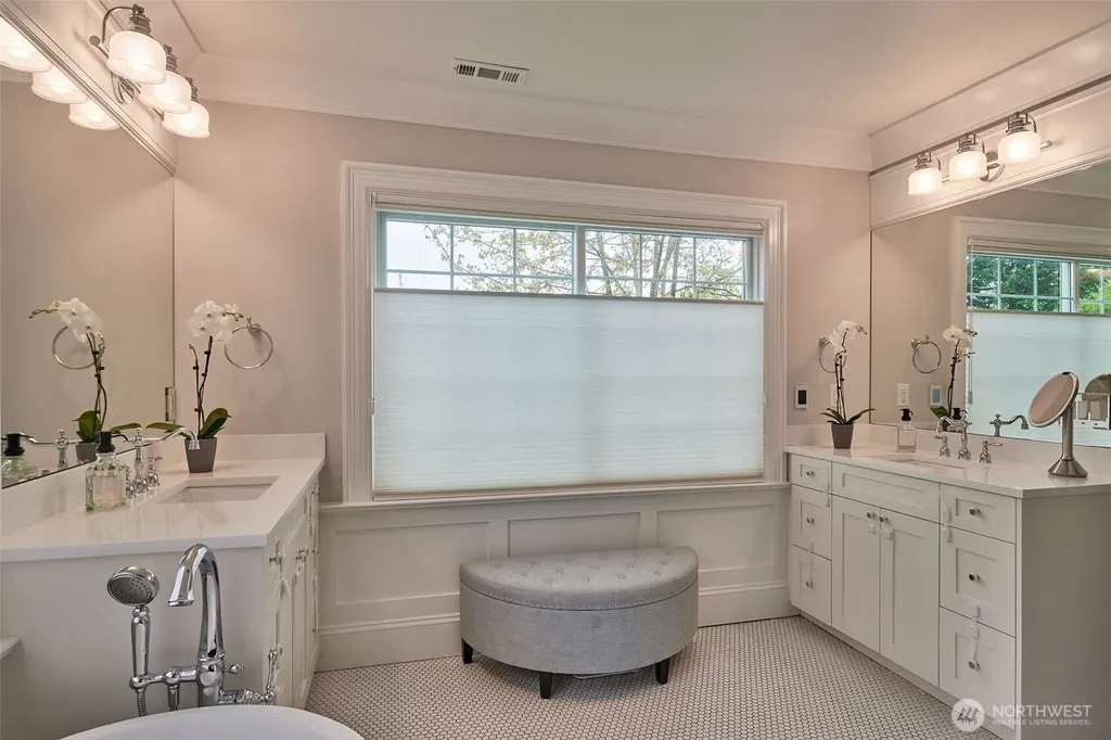 2736 34th Avenue S Seattle WA 98144