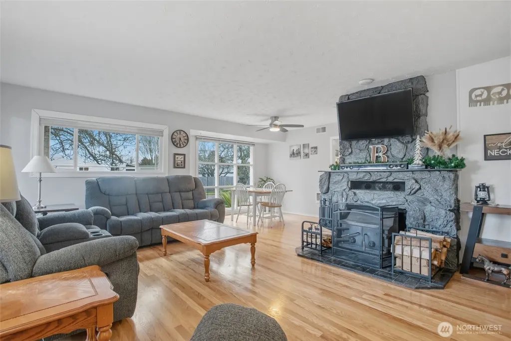 2748 Field Street Longview WA 98632