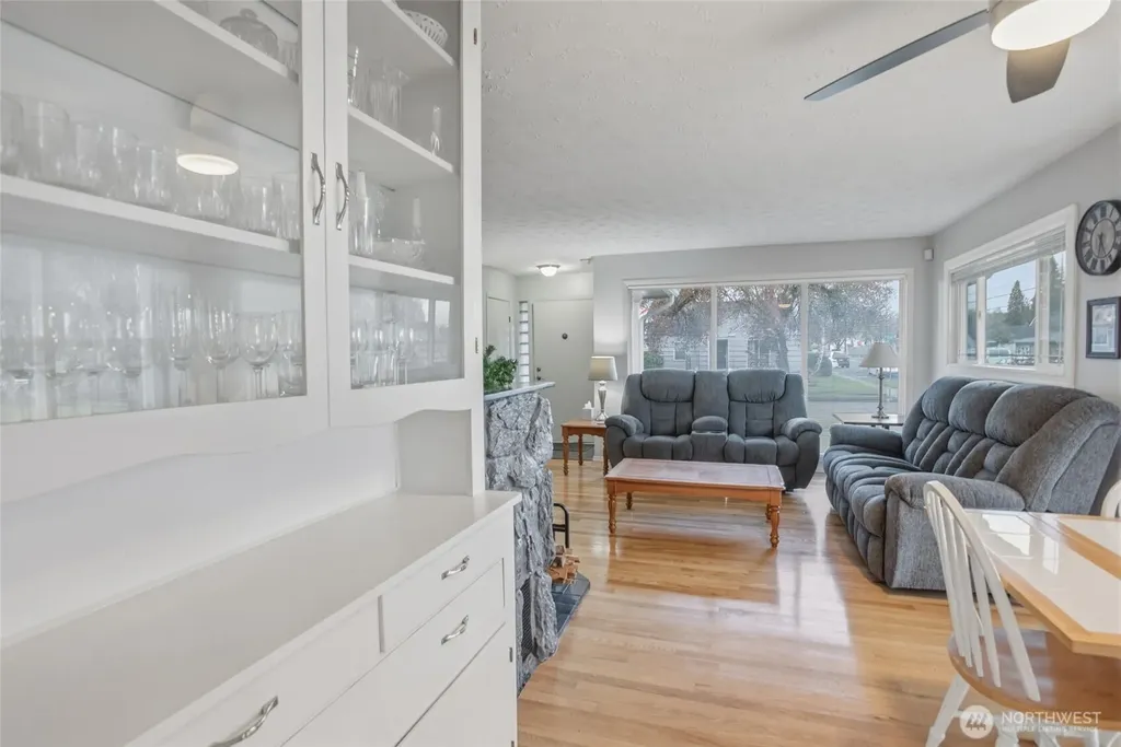 2748 Field Street Longview WA 98632