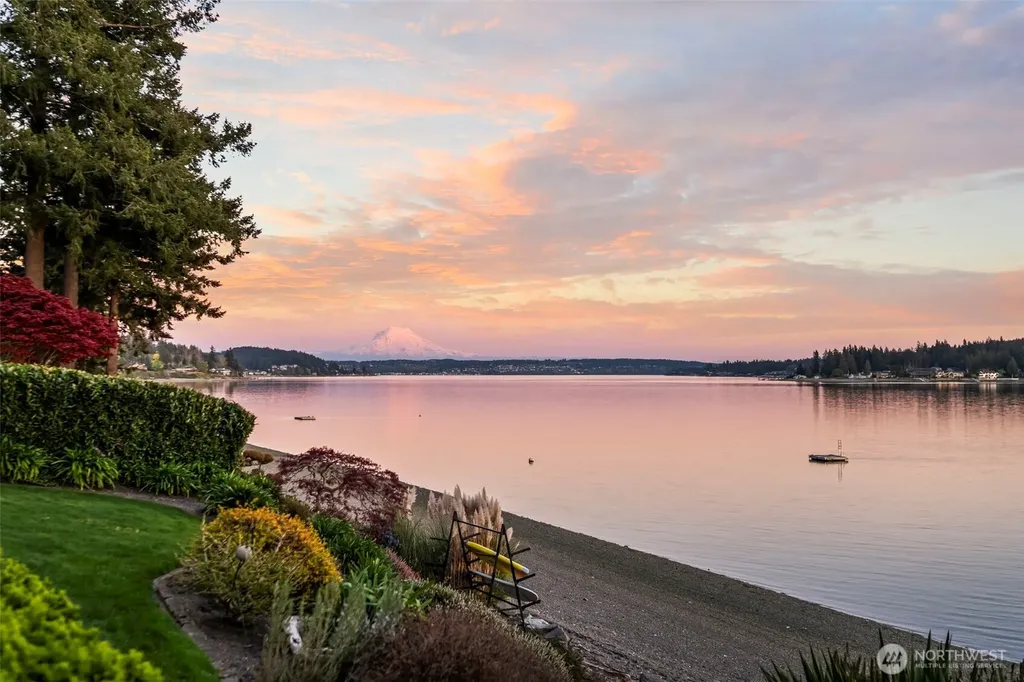 7502 Ford Drive NW Gig Harbor WA 98335