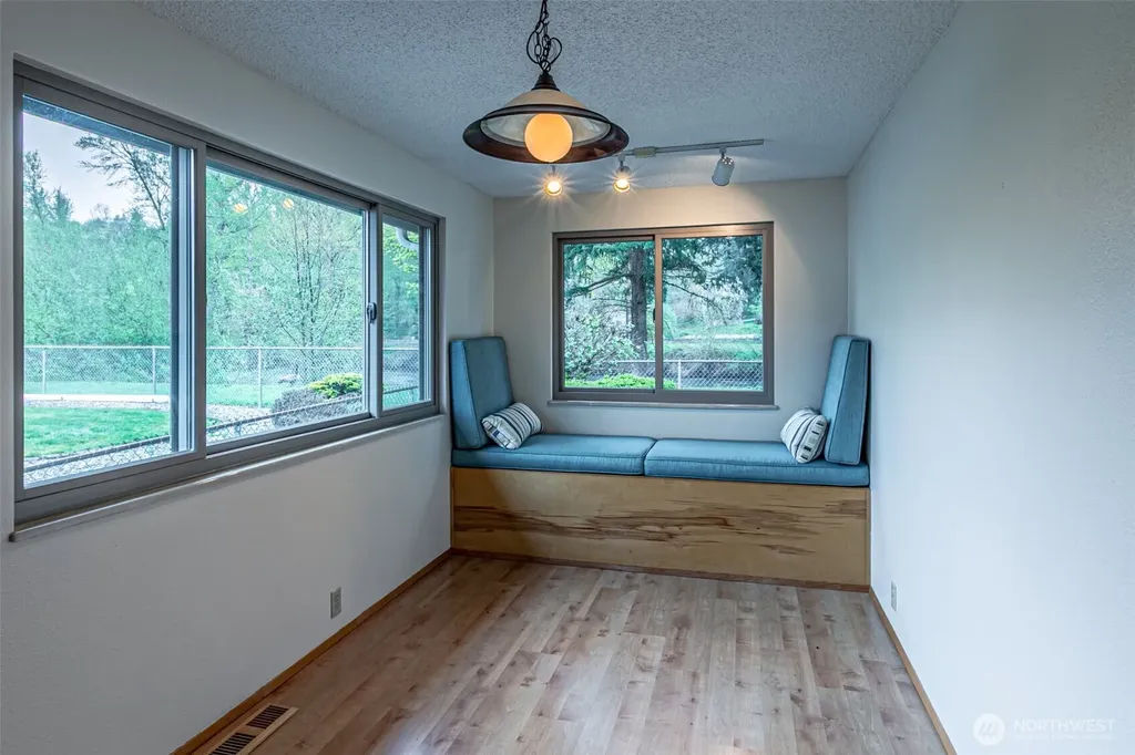 1808 Riverview Drive NE Auburn WA 98002